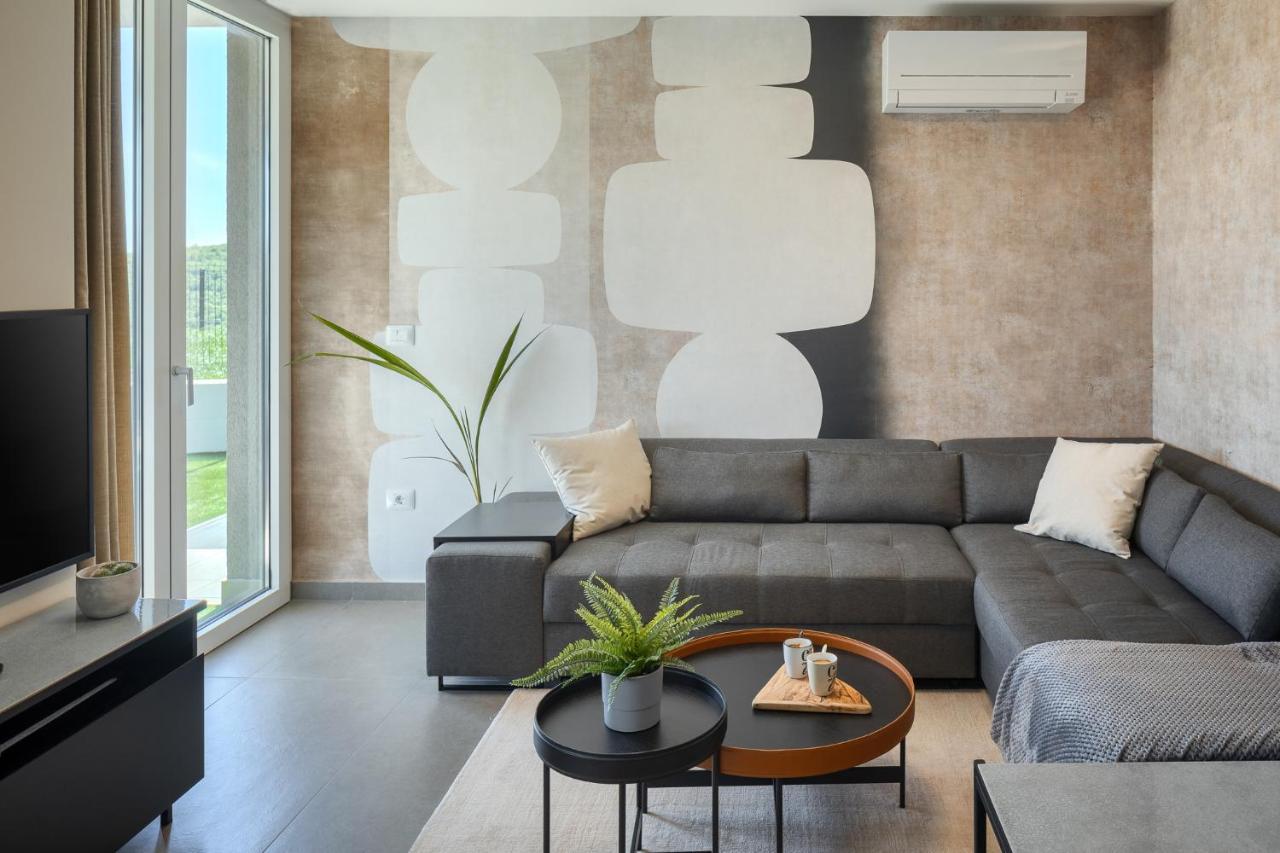 Royal Hilltop Residence Labin  Bagian luar foto