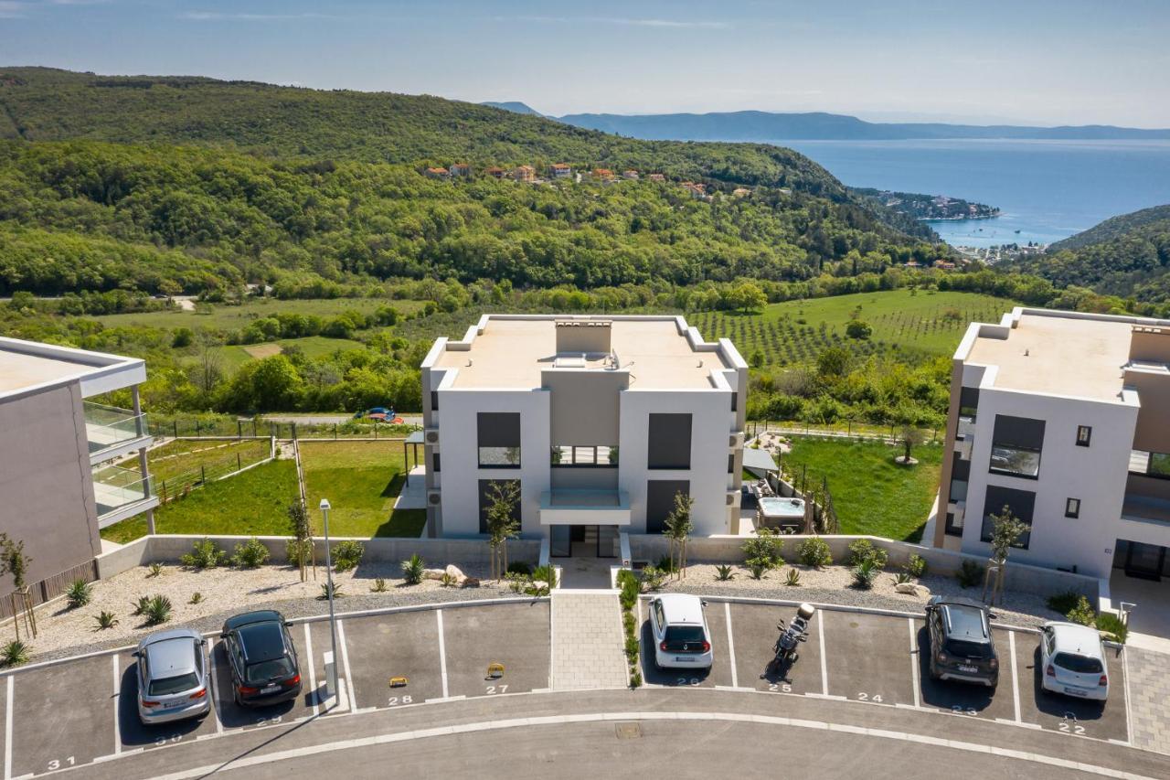 Royal Hilltop Residence Labin  Bagian luar foto